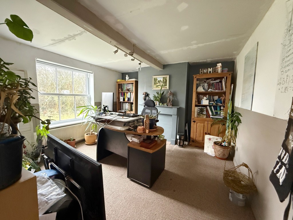 Lot: 86 - HOUSE FOR REPAIR AND IMPROVEMENT - Reception room currently used as study